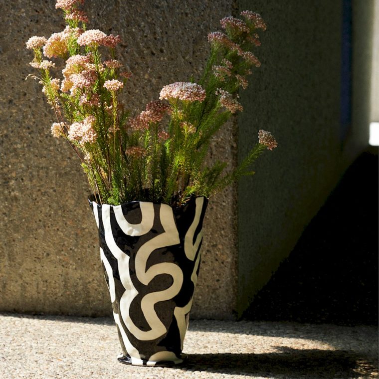 Shadow Vase